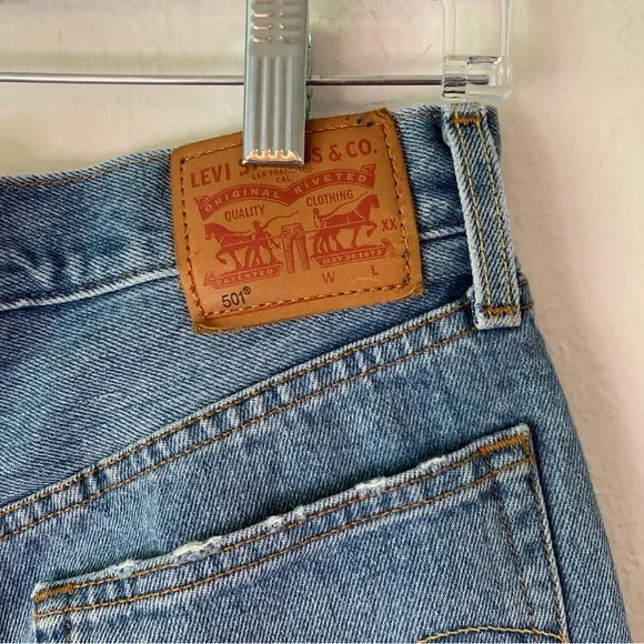 Levi’s Button Fly Distressed Cutoff Shorts W 25